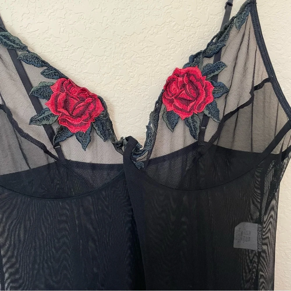 Dreamgirl Elegant Black Lace Babydoll Y2K Chemise with Red Rose Accents Size 1X‎